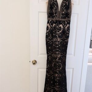 Elegant Black Lace Evening Gown